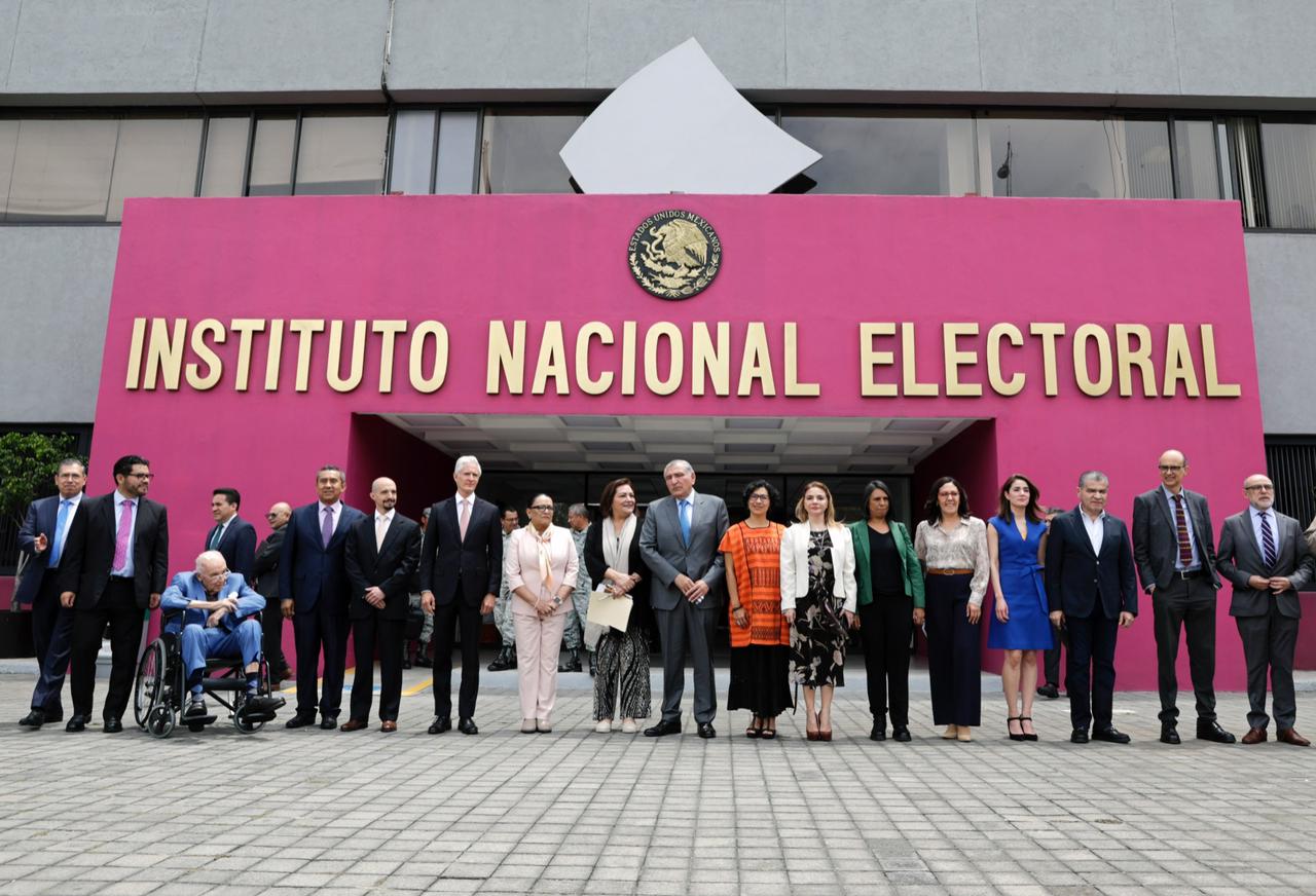 Pacta Riquelme por elecciones seguras