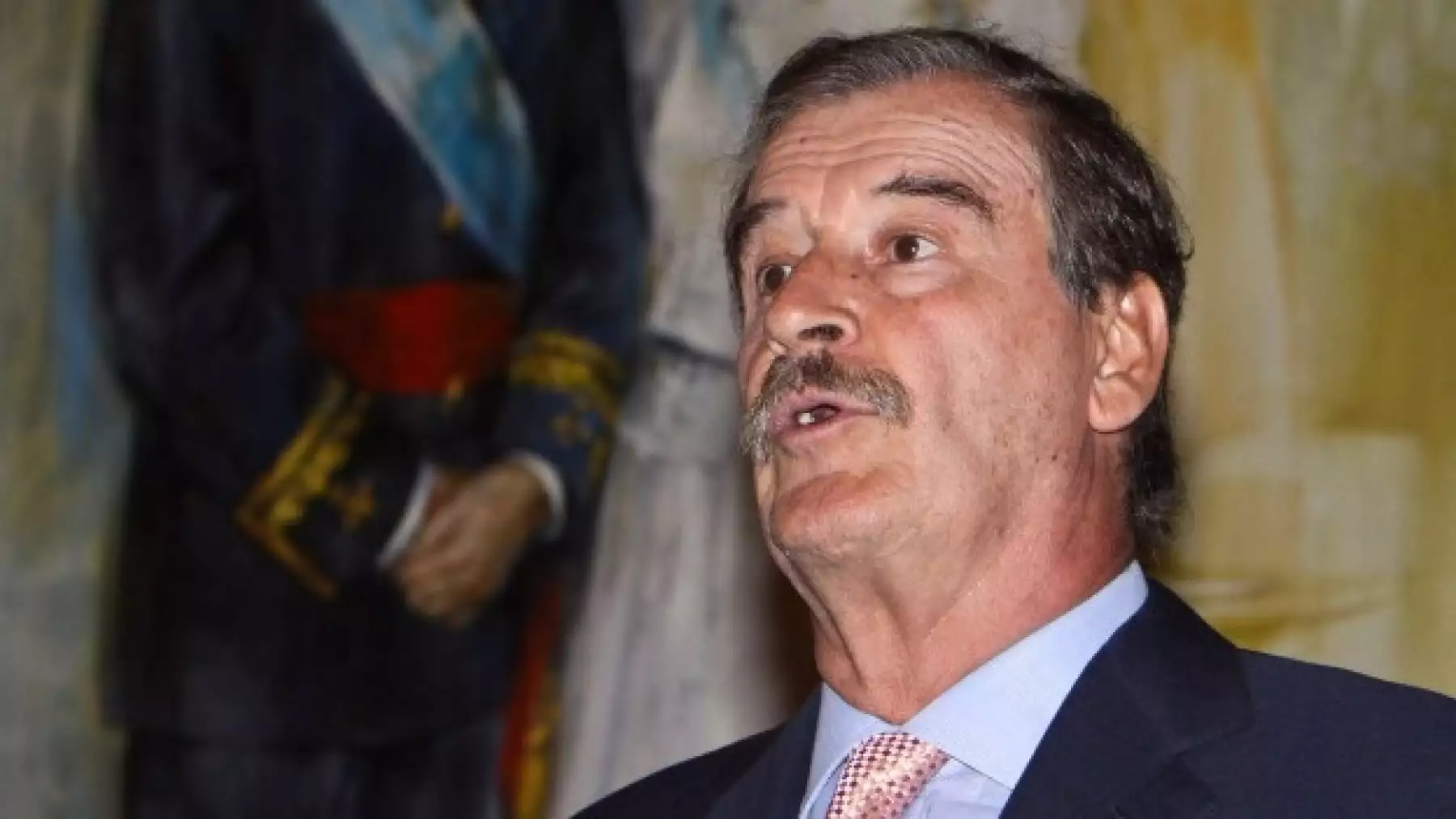 Molesta a Vicente Fox anuncio de Rosalía gratis en el Zócalo: “No tienen dinero para…”
