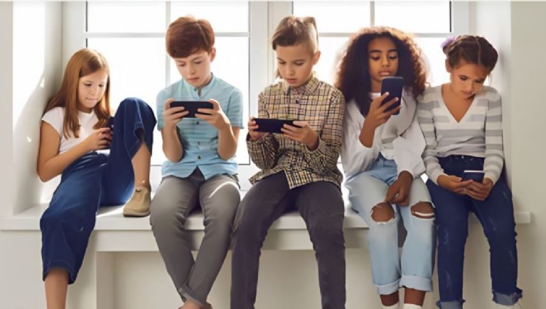 ¿Qué tan malo es dejarle el celular a los niños? Un psicólogo advierte de los estragos a corto plazo