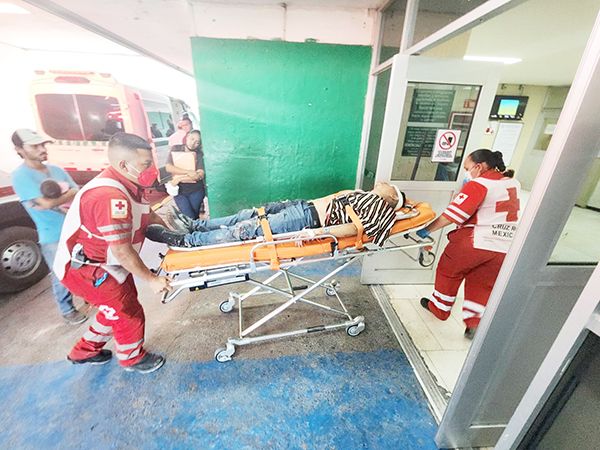 Sufre fractura craneal en accidente de moto