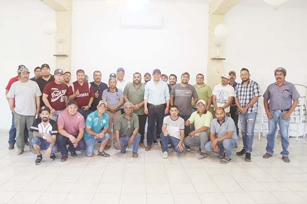Se solidariza Hugo con obreros de San Buena