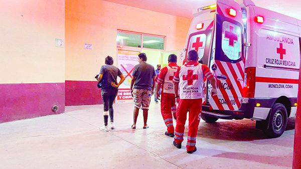 Mujer ataca con arma a hermana