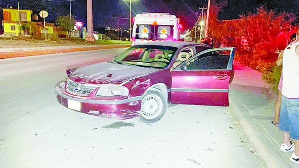 Colisionan dos autos en cruce de Las Torres