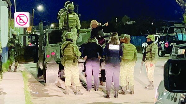 Aseguran militares a mujer ebria en la 57
