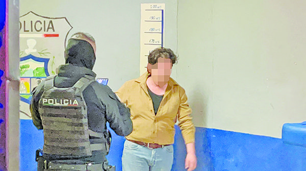 Por agresión y negligencia hijas reportan a su padre