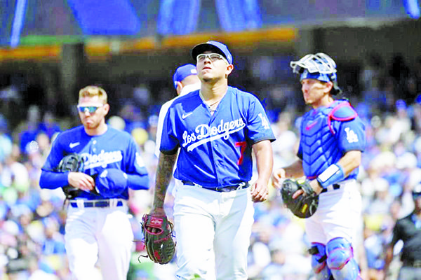 Sufre Julio Urías primera derrota de la temporada