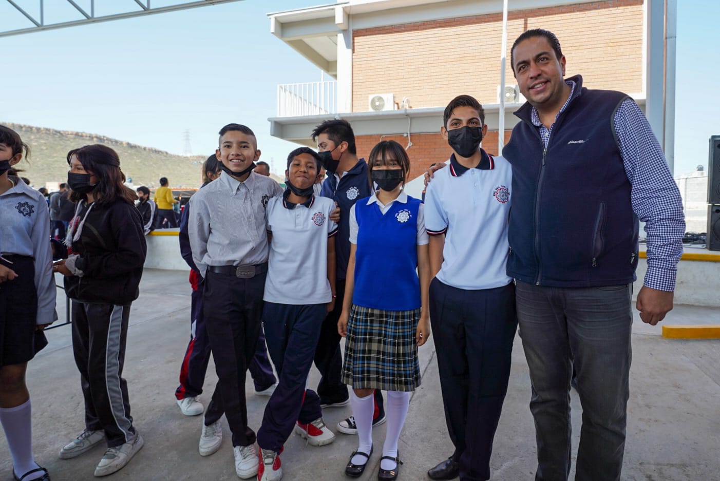 BRINDAN HERRAMIENTAS EDUCATIVAS A ALUMNOS DE LA SECUNDARIA TÉCNICA 97