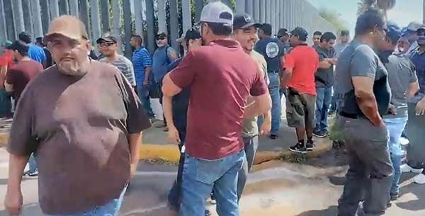 Obligan a obreros a trabajar sin sueldo