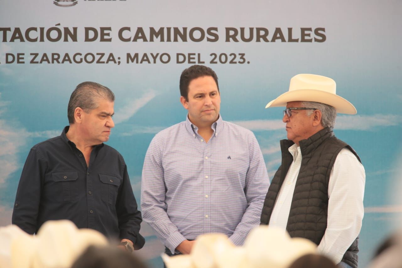 SUPERVISAN MIGUEL RIQUELME Y JOSÉ MARÍA MORALES PAVIMENTACIÓN DE CAMINOS RURALES