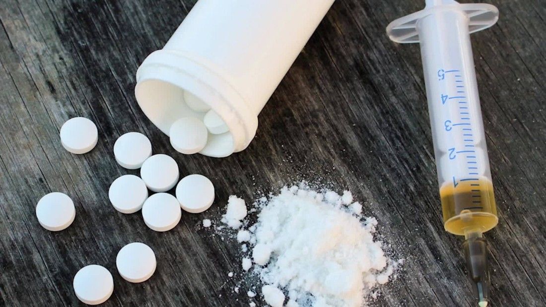 «Detiene la respiración antes de que se den cuenta»: lo que le hace al cerebro el fentanilo, la droga 50 veces más potente que la heroína