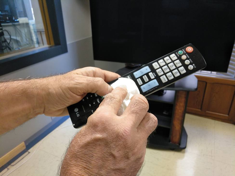 Cómo limpiar el control remoto de la tele sin descomponerlo