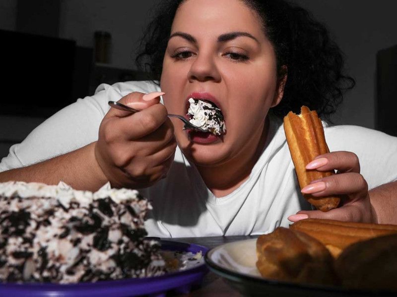Atracón nocturno: ¿te suena? de las principales causas de obesidad