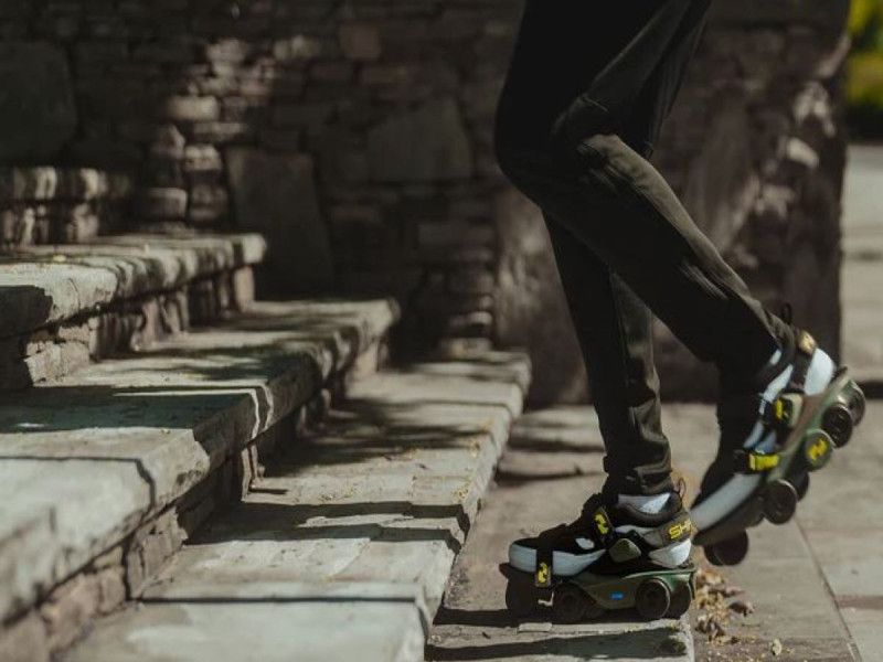 Moonwalkers, así son los zapatos que te hacen caminar hasta 250% veces más rápido