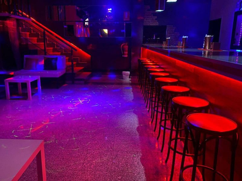 Clausuran en Argentina ‘restaurante’ que era club swinger; había 90 personas teniendo relaciones durante cateo