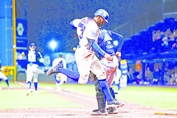 Gana Acereros a Sultanes