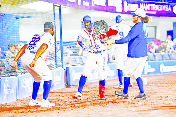 Los Mariachis callaron… Y la Furia Azul sacó la escoba