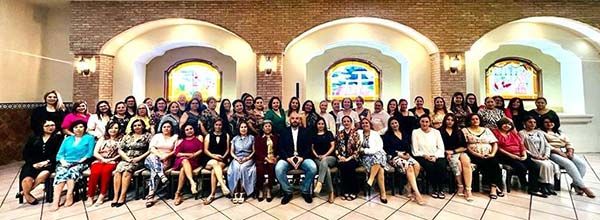 Festeja Ateneo a madres de familia