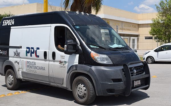 Lo regresan al penal ante falta de asesora