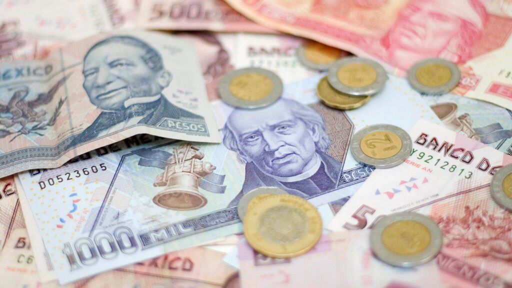 Peso ‘se recupera’: Avanza frente al dólar por baja en inflación de México