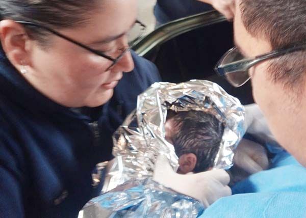 Nace niña en estación de Bomberos Saltillo