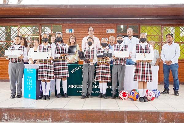Entrega Chema equipo a primaria ‘Ramos Arizpe’