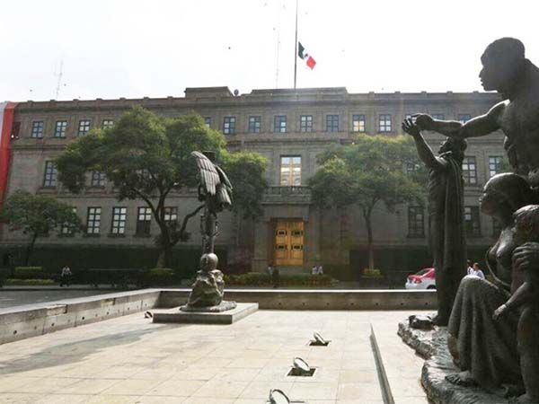 Acusa Presidencia a Corte de ‘sustituir’ al Congreso