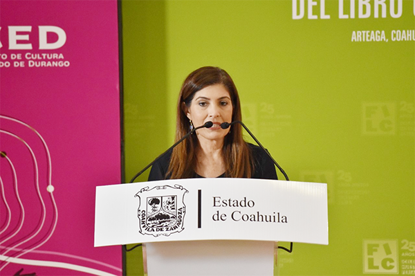 Entregan reconocimientos a ex directores de la FILC