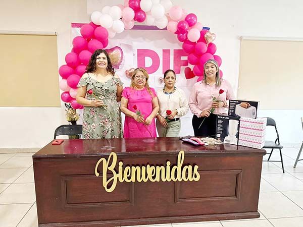 Festeja DIF a madrecitas
