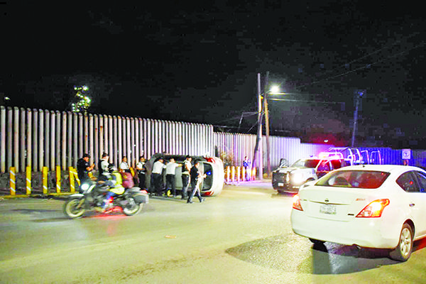 Impacta barras y se da a la fuga
