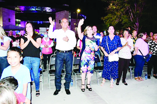 Con gran ambiente festejan a mamás
