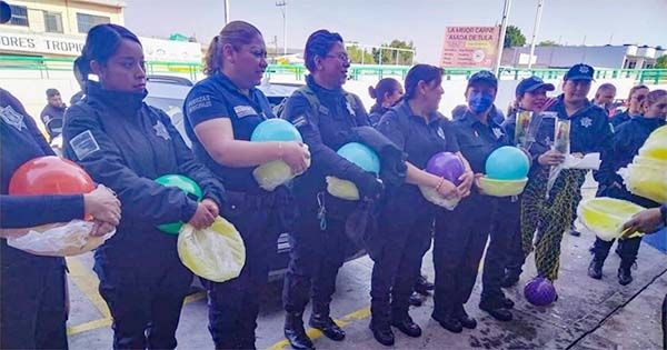 Regalan una jícara y una pelota