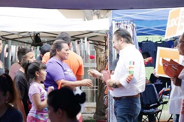 Recorre Lenin el área comercial Fundadores
