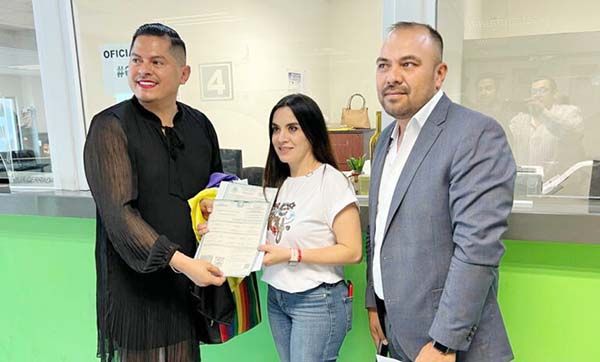 Otorga Registro Civil primer acta no binaria en Coahuila