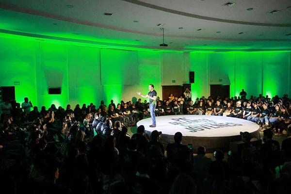Refrenda Manolo Jiménez compromiso con jóvenes