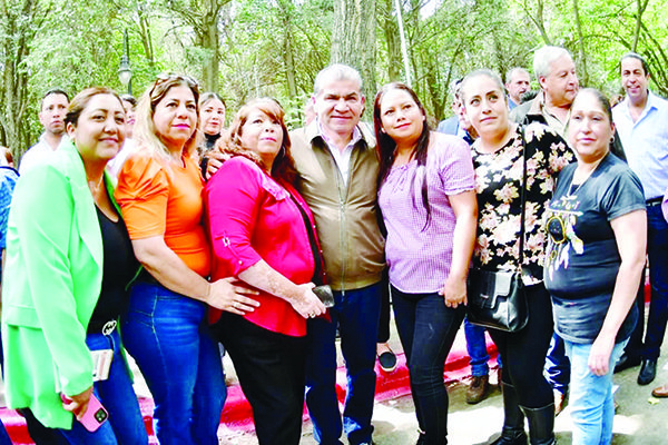 Reconoce Riquelme a madres en su día