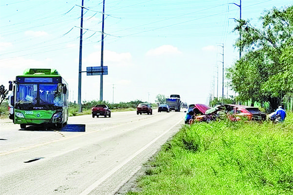 Impacta a camión y muere pasajero