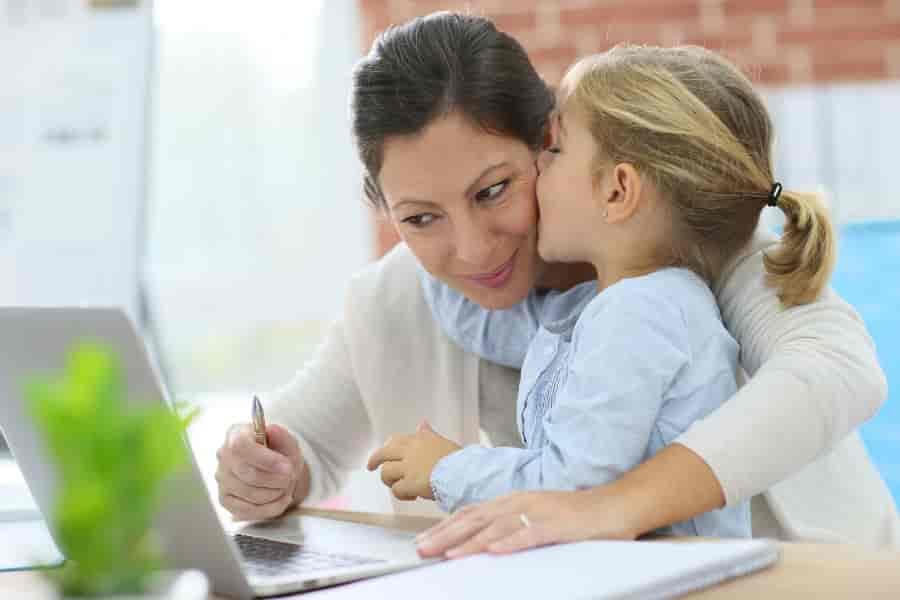 Día de las Madres: Maternidad y vida laboral, un reto para la salud mental