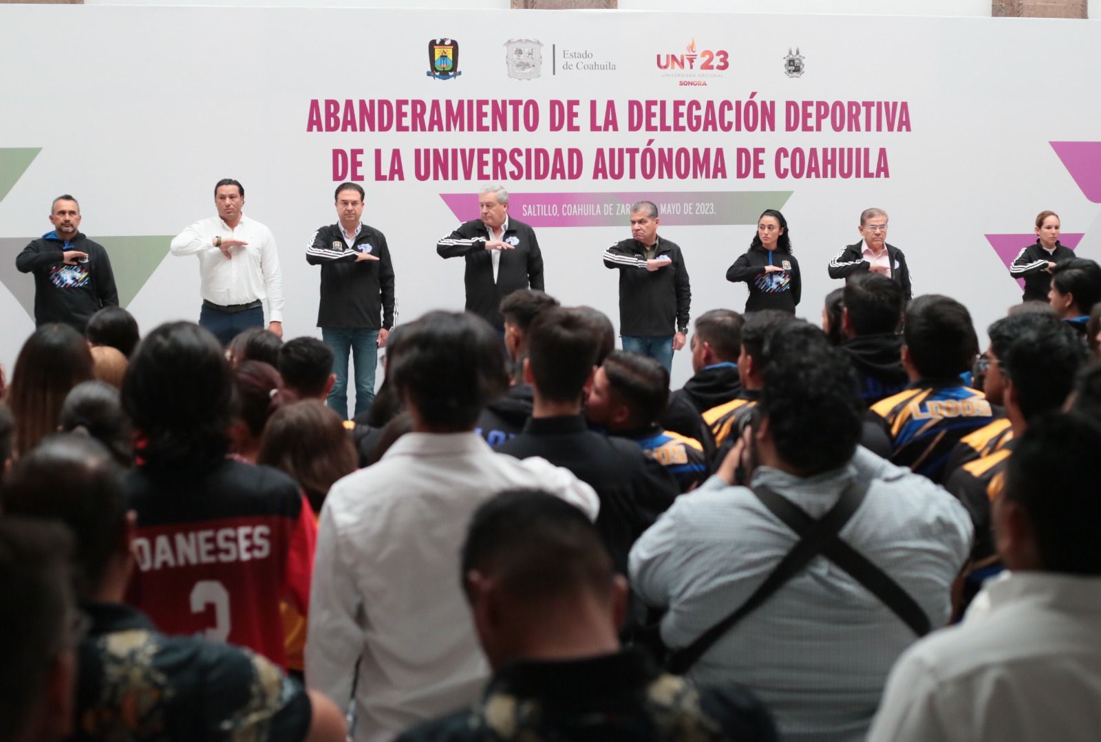 REITERA MARS SU COMPROMISO CON LAS Y LOS UNIVERSITARIOS