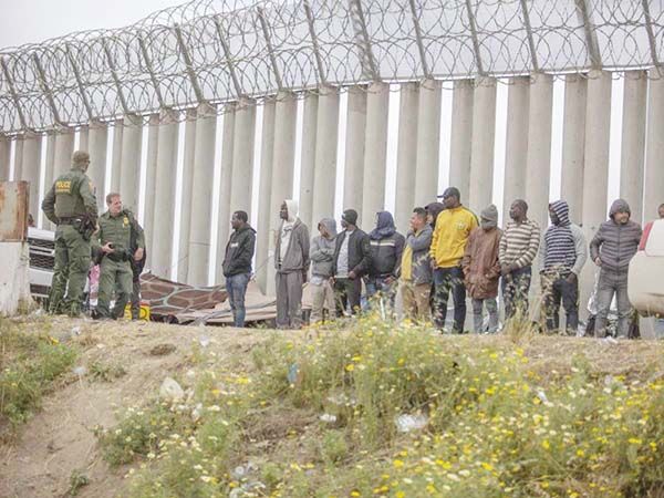 Estados en EU cierran puerta a migrantes