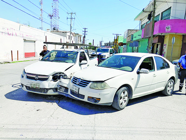 Conductor descuidado provoca caos en ZC