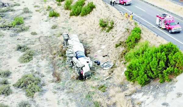 Moviliza volcadura de pipa con combustible
