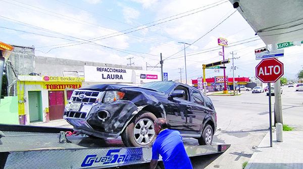 Provoca mini Coupper aparatoso accidente