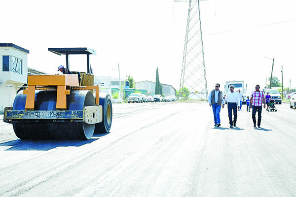 Supervisa Mario Dávila obra de pavimentación
