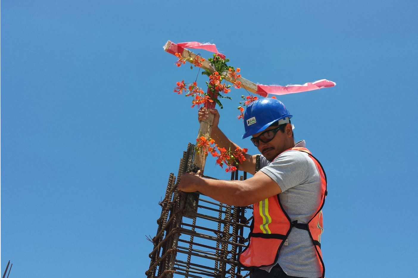 Día de la Santa Cruz, ¿cuál es su origen y por qué celebran los albañiles?