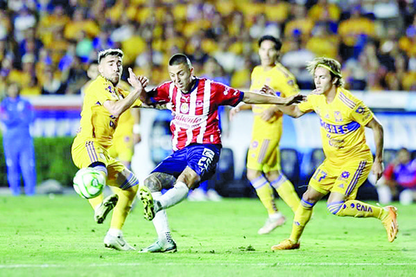 Se nulifican Tigres y Chivas; el domingo definen al campeón