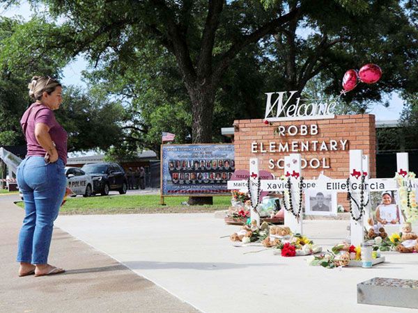 Conmemoran a víctimas del tiroteo en Uvalde en aniversario luctuoso