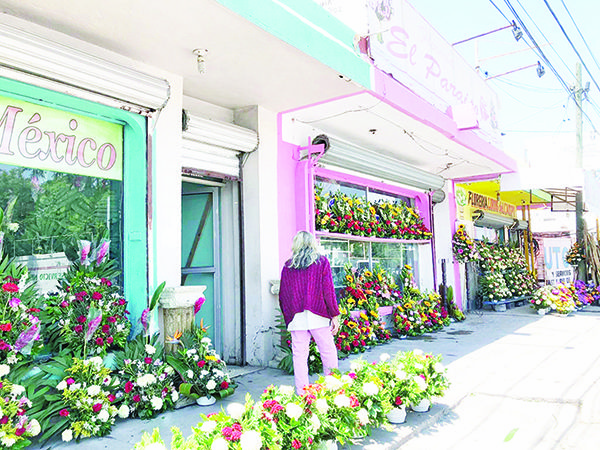 Listos floristas para repunte de ventas