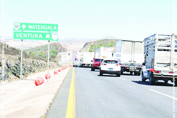 Roban 5 tractocamiones a líneas locales en la 57