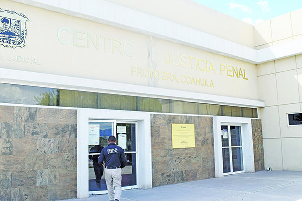 Ante juez abogado por defraudar con terreno