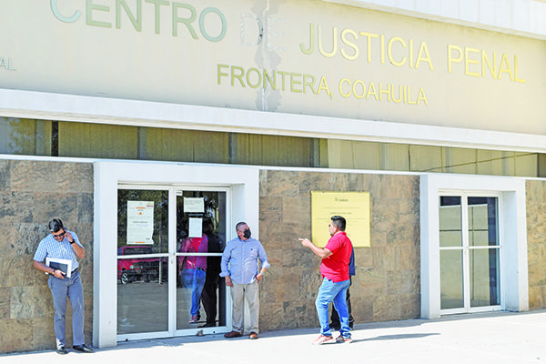Piden abogados nuevo asesor para víctimas